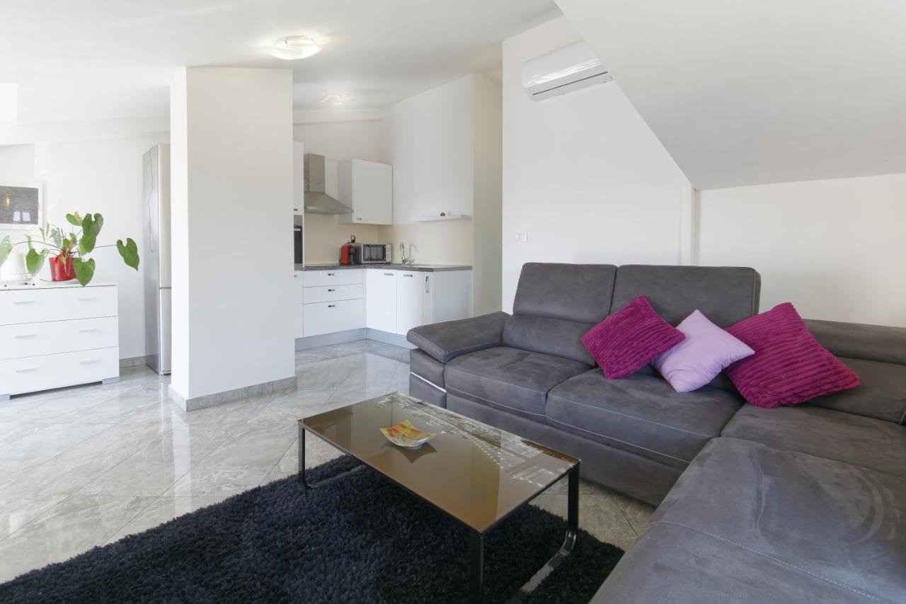 Apartments Goran By Rent Istria Umag Exteriör bild